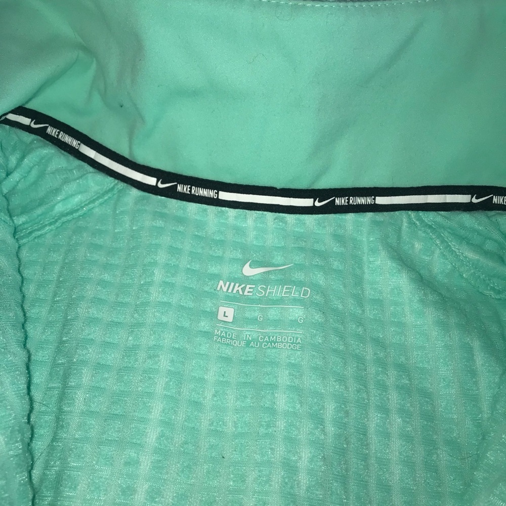 Nike Shield Jacket - Picture 4 of 7